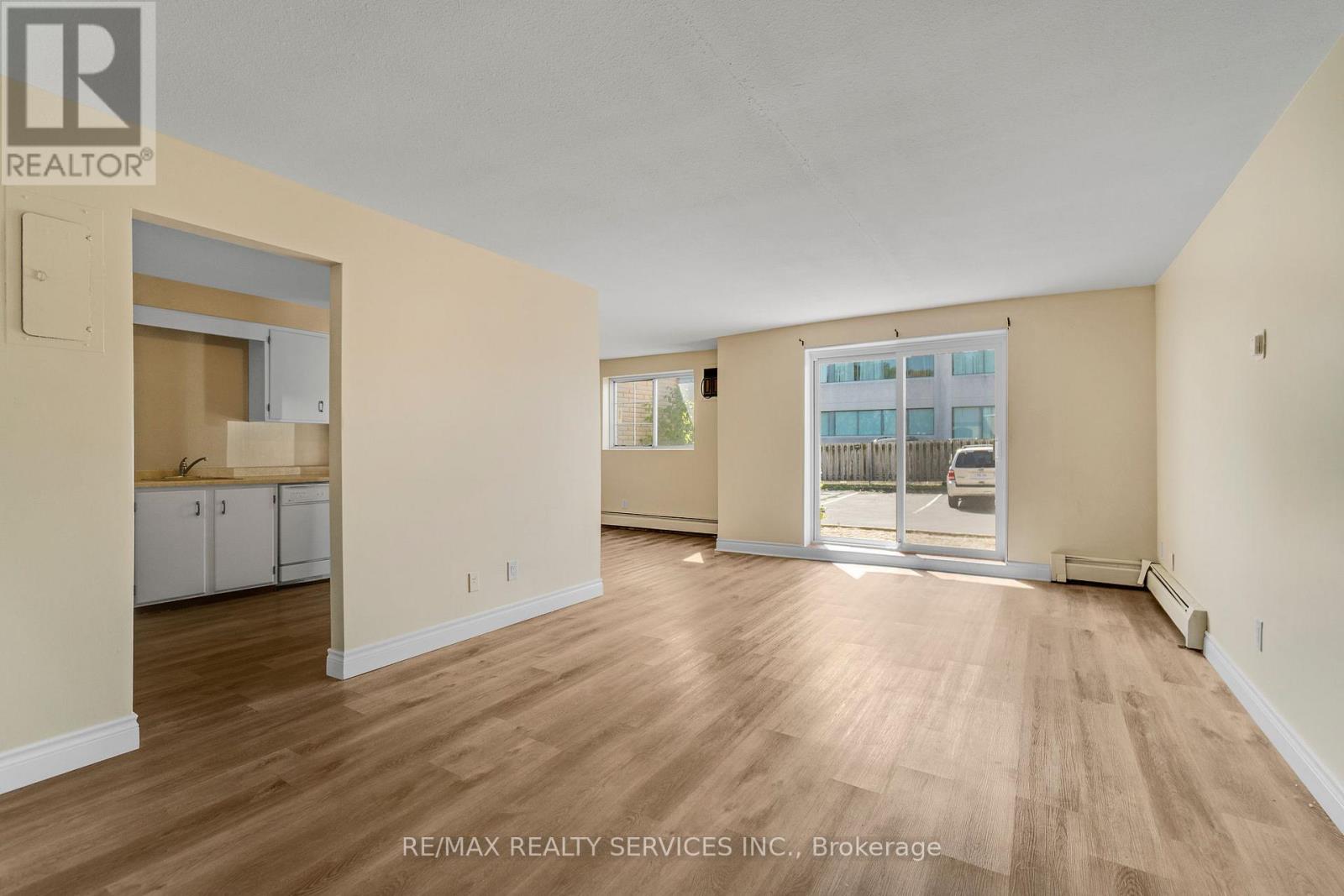 103 - 4218 Portage Road, Niagara Falls, Ontario  L2E 6A4 - Photo 7 - X12463162