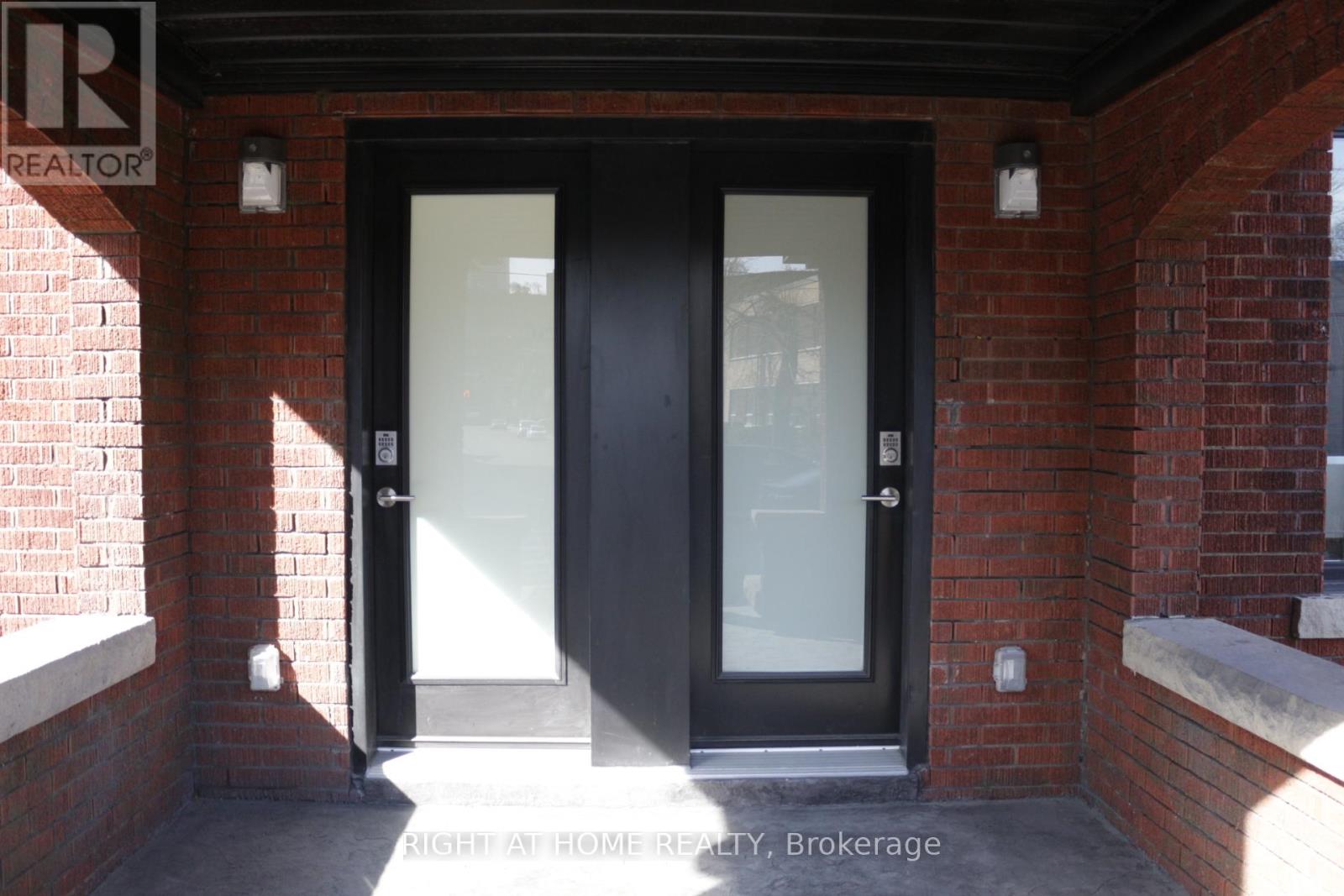 2 - 843 Main Street E, Hamilton, Ontario  L8M 1L8 - Photo 13 - X12463172