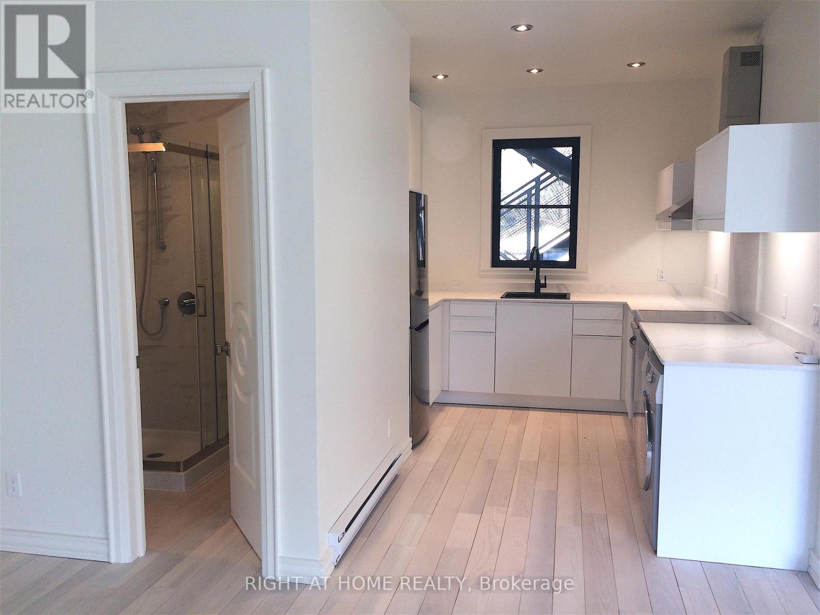 2 - 843 Main Street E, Hamilton, Ontario  L8M 1L8 - Photo 4 - X12463172