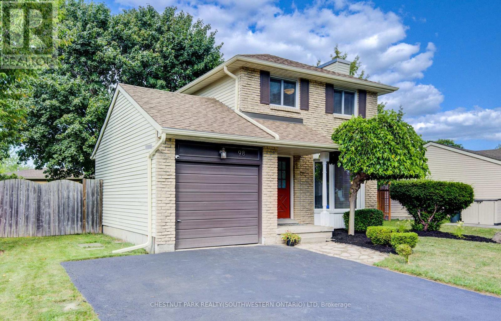 98 Rolling Meadows Drive, Kitchener, Ontario  N2N 1T6 - Photo 2 - X12463181