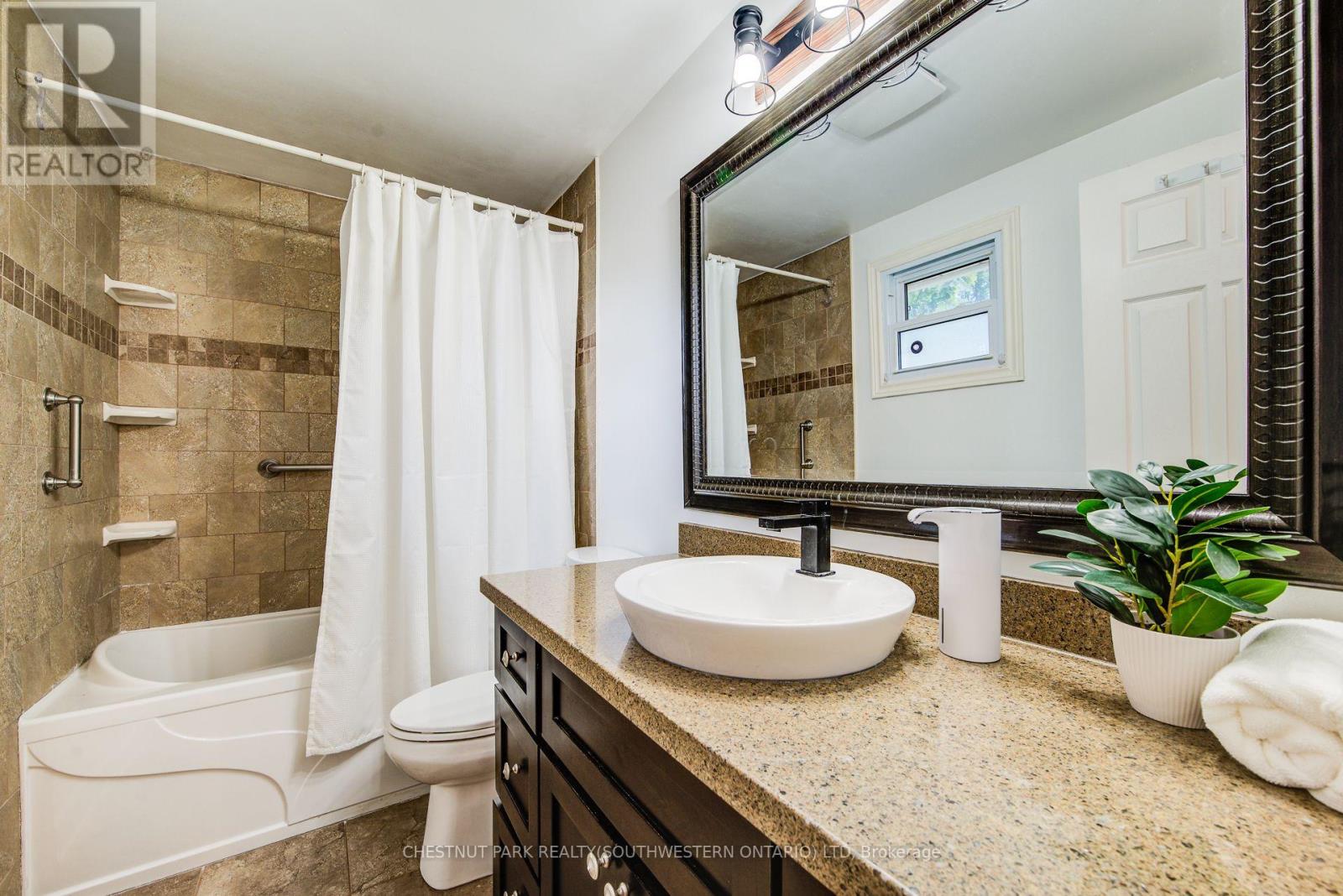 98 Rolling Meadows Drive, Kitchener, Ontario  N2N 1T6 - Photo 28 - X12463181