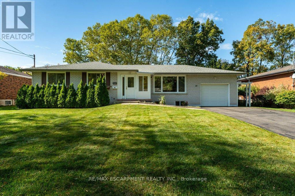 30 LEAWOOD DRIVE, Grimsby, Ontario