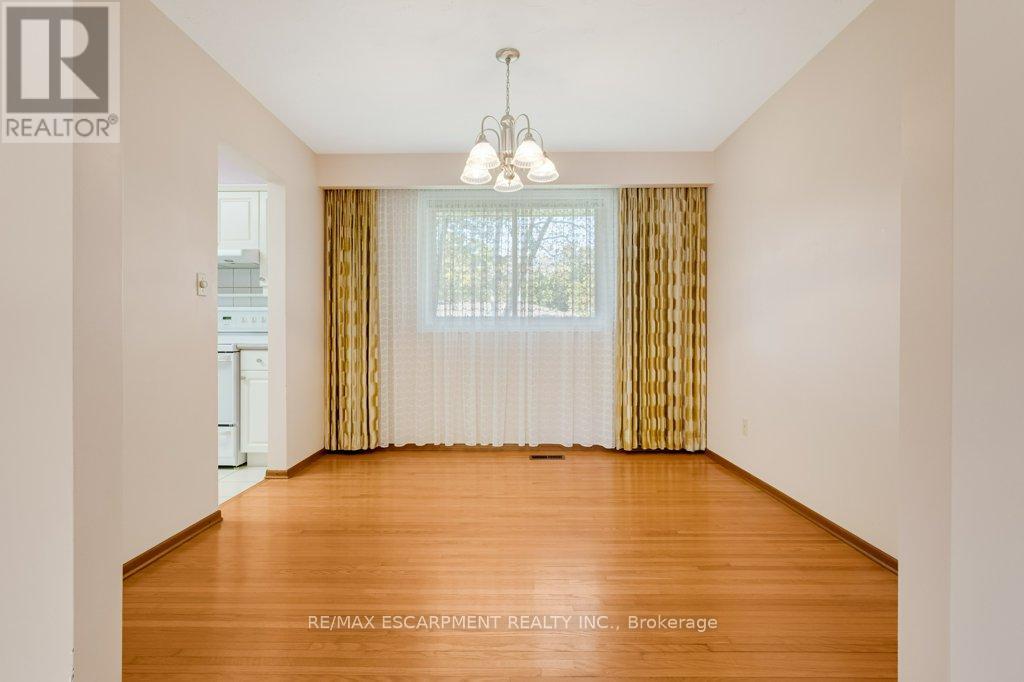 30 Leawood Drive, Grimsby, Ontario  L3M 4E2 - Photo 10 - X12463200