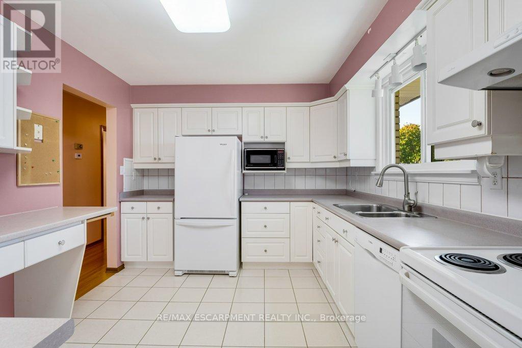 30 Leawood Drive, Grimsby, Ontario  L3M 4E2 - Photo 11 - X12463200