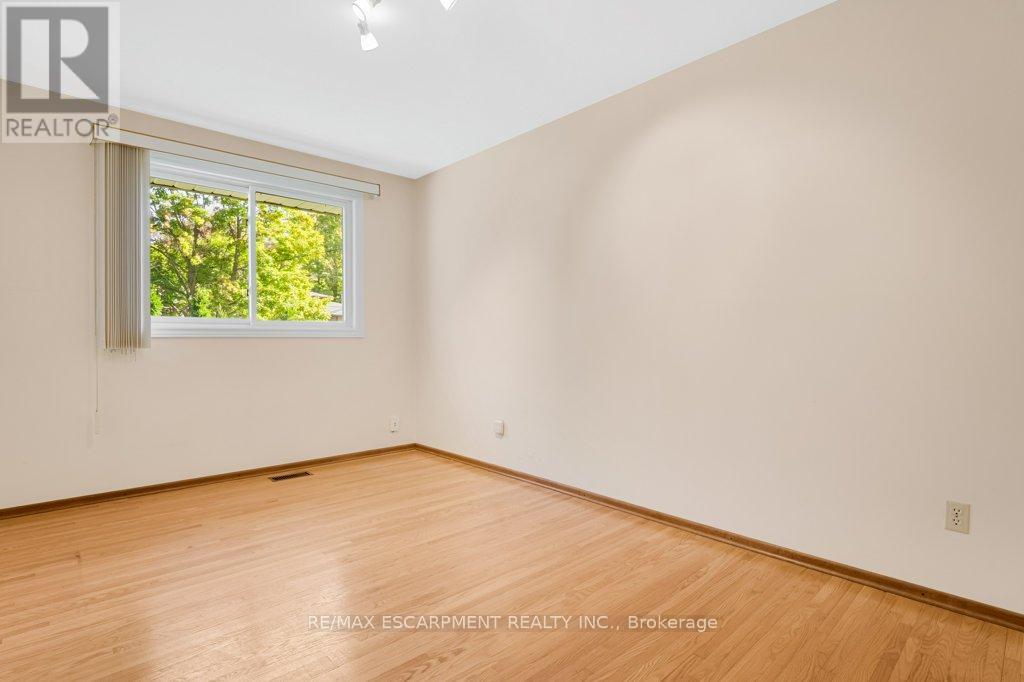 30 Leawood Drive, Grimsby, Ontario  L3M 4E2 - Photo 14 - X12463200