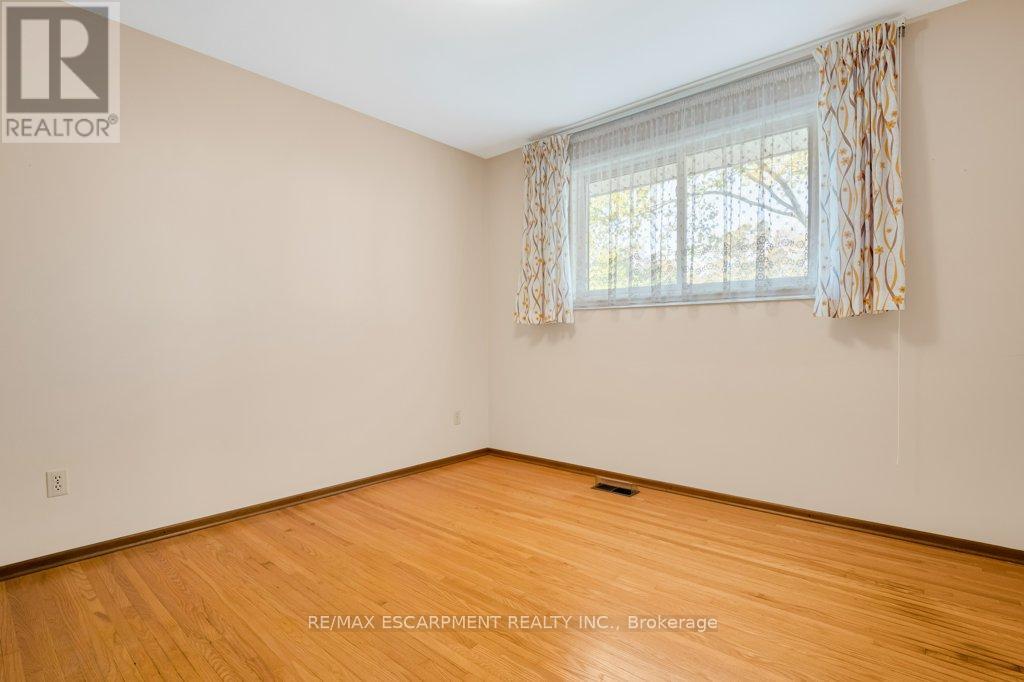 30 Leawood Drive, Grimsby, Ontario  L3M 4E2 - Photo 16 - X12463200