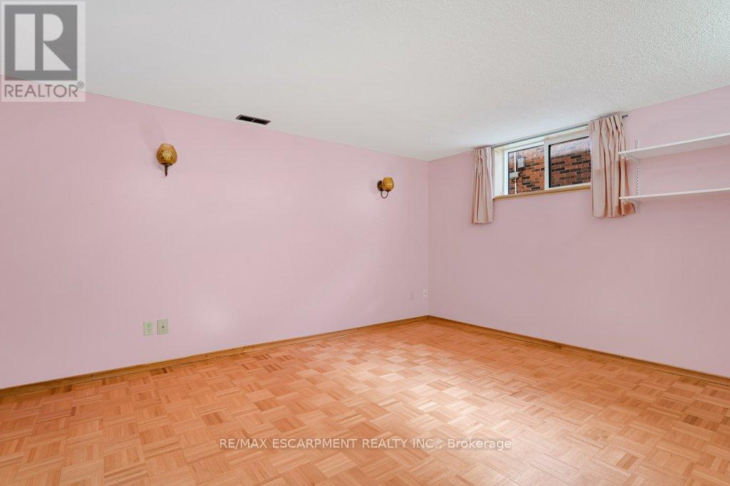 30 Leawood Drive, Grimsby, Ontario  L3M 4E2 - Photo 20 - X12463200