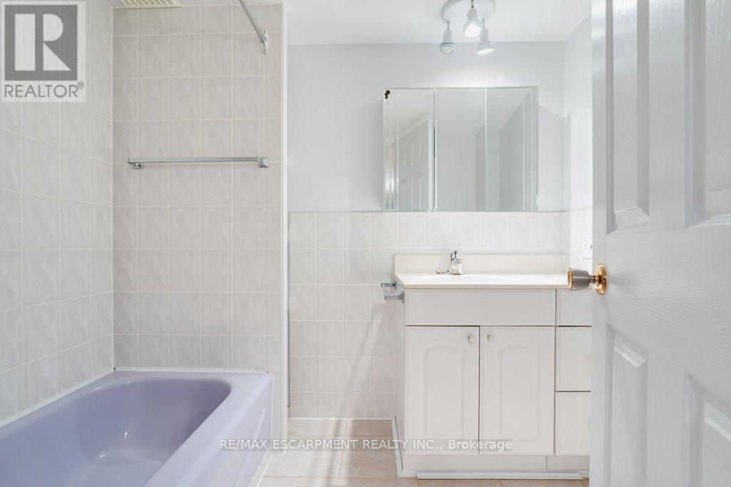 30 Leawood Drive, Grimsby, Ontario  L3M 4E2 - Photo 28 - X12463200