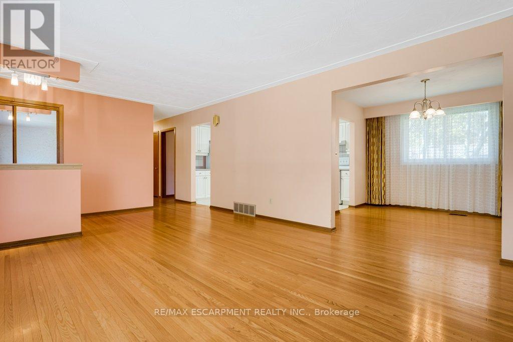 30 Leawood Drive, Grimsby, Ontario  L3M 4E2 - Photo 8 - X12463200