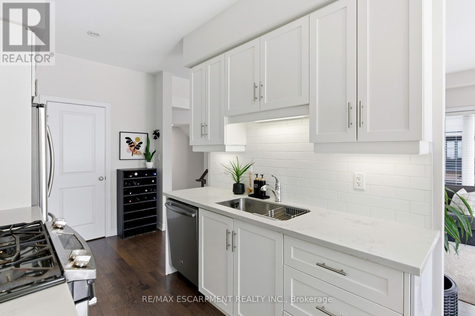 54 - 377 Glancaster Road, Hamilton, Ontario  L9G 0G4 - Photo 12 - X12463249
