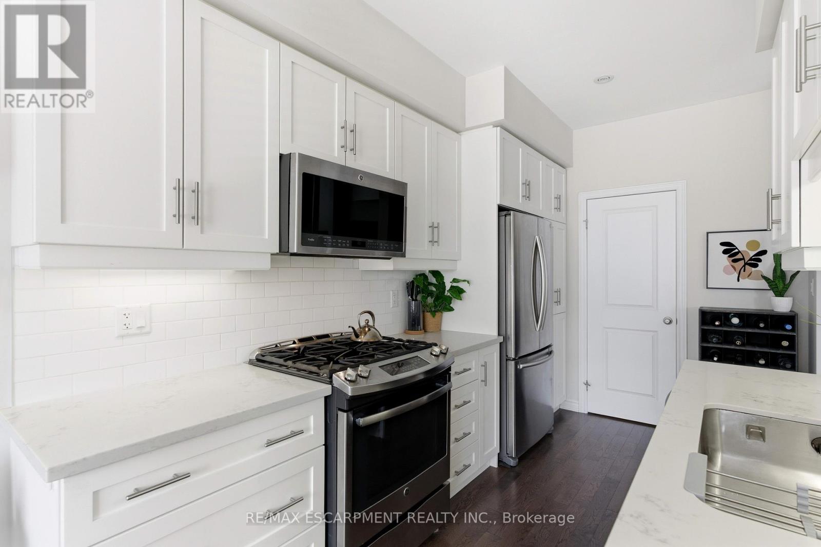 54 - 377 Glancaster Road, Hamilton, Ontario  L9G 0G4 - Photo 13 - X12463249
