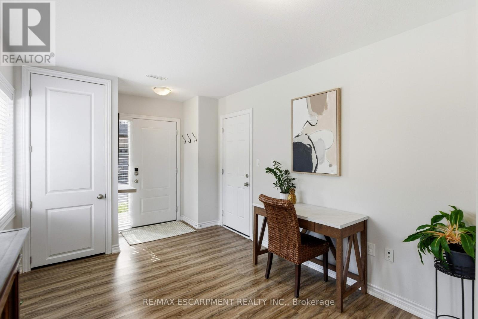 54 - 377 Glancaster Road, Hamilton, Ontario  L9G 0G4 - Photo 4 - X12463249