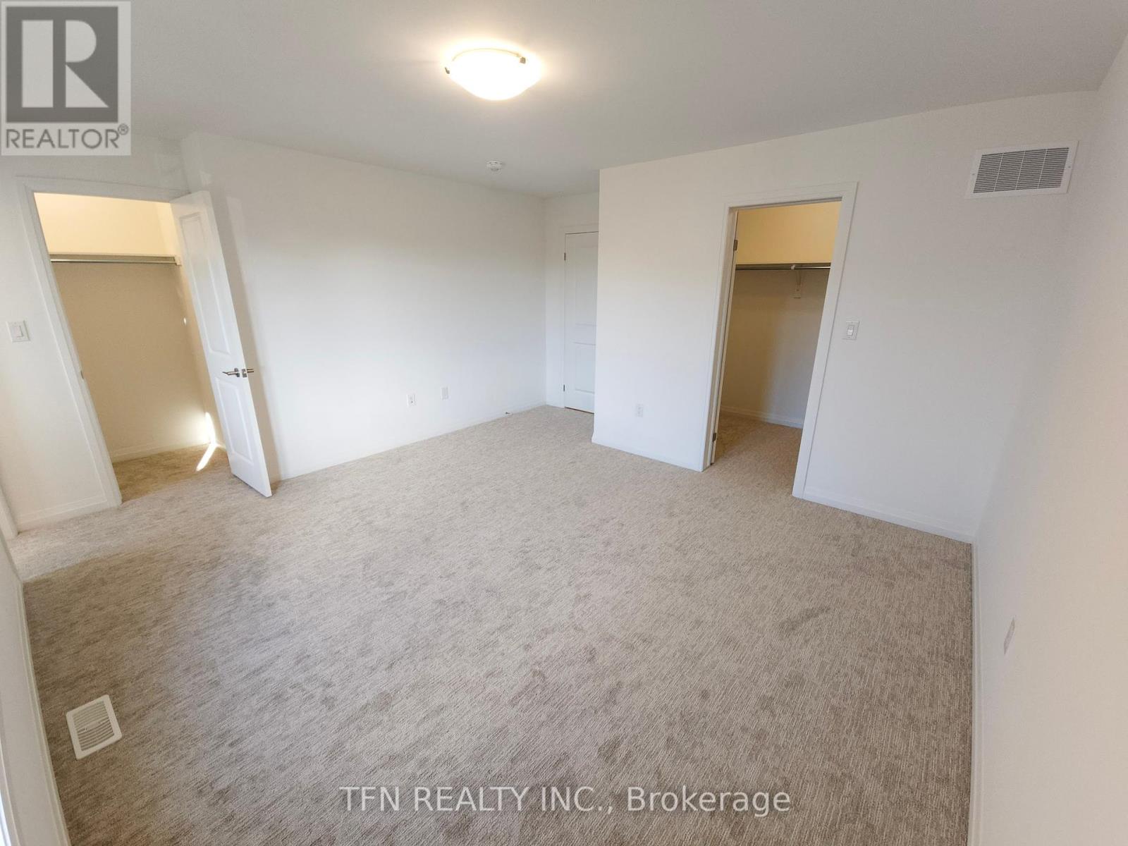 180 Bur Oak Drive, Thorold, Ontario  L2V 0L7 - Photo 10 - X12463264