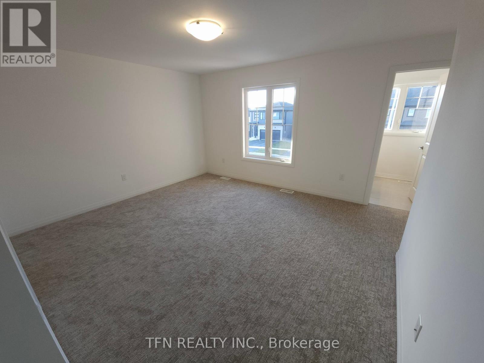 180 Bur Oak Drive, Thorold, Ontario  L2V 0L7 - Photo 11 - X12463264