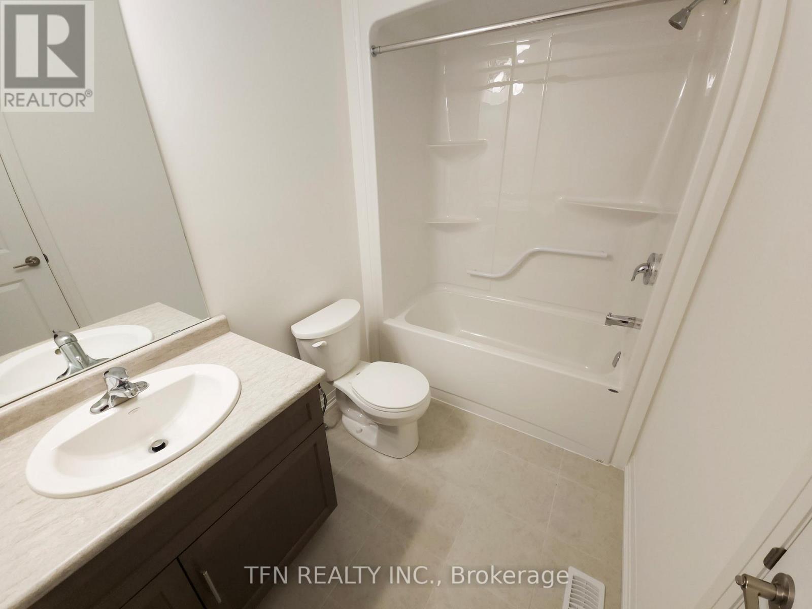180 Bur Oak Drive, Thorold, Ontario  L2V 0L7 - Photo 14 - X12463264