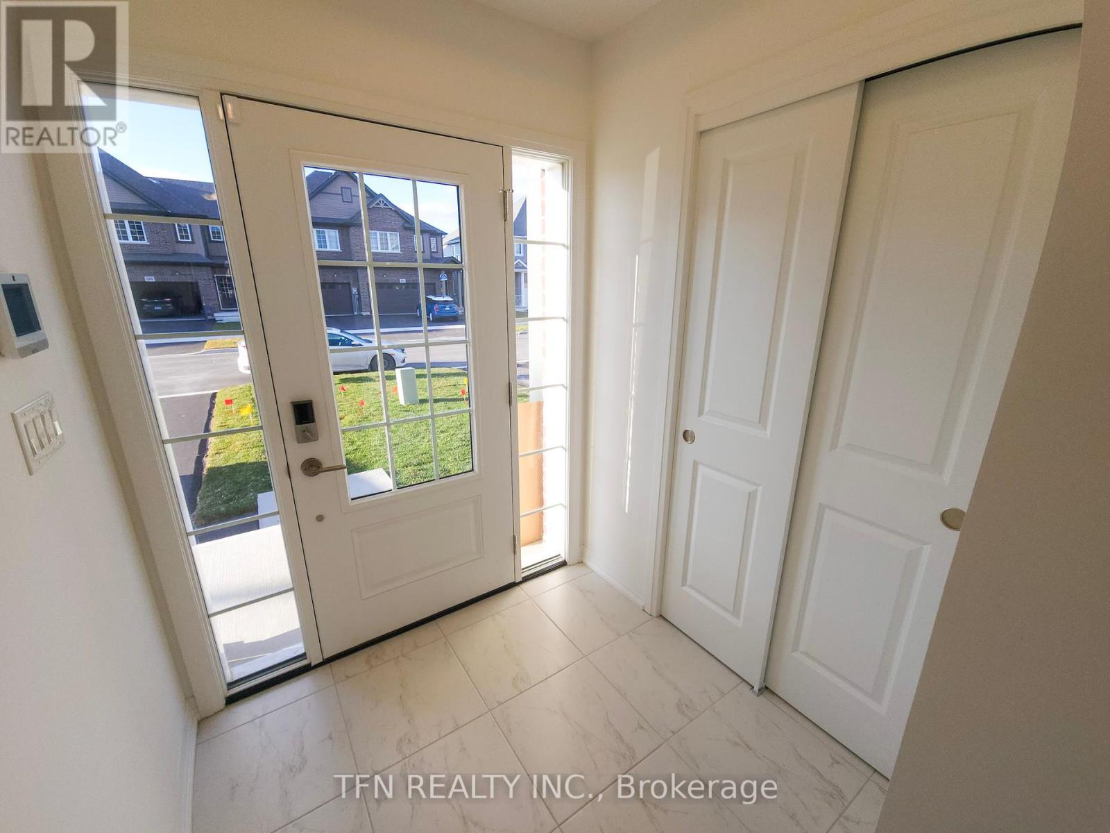 180 Bur Oak Drive, Thorold, Ontario  L2V 0L7 - Photo 3 - X12463264