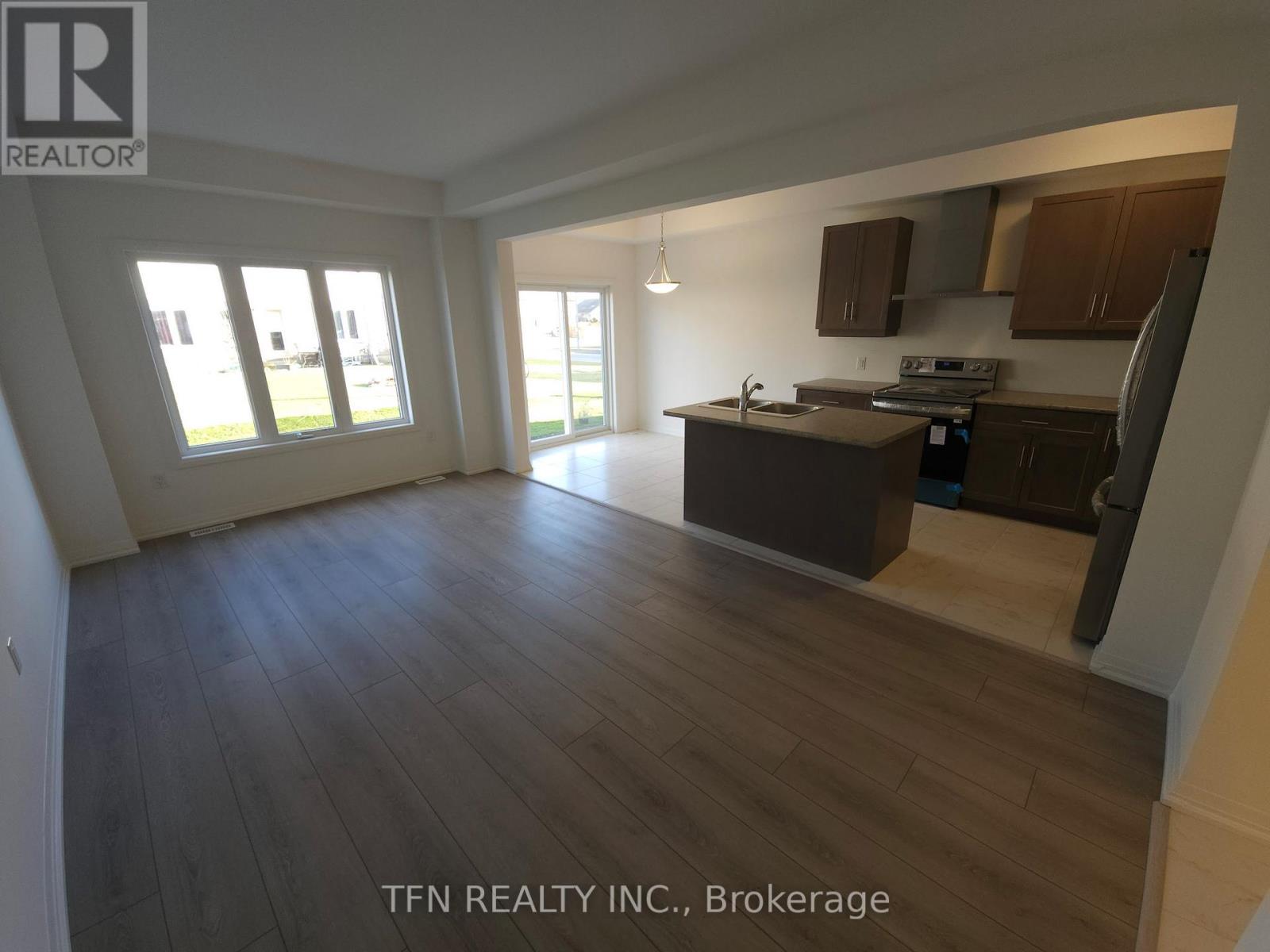 180 Bur Oak Drive, Thorold, Ontario  L2V 0L7 - Photo 7 - X12463264