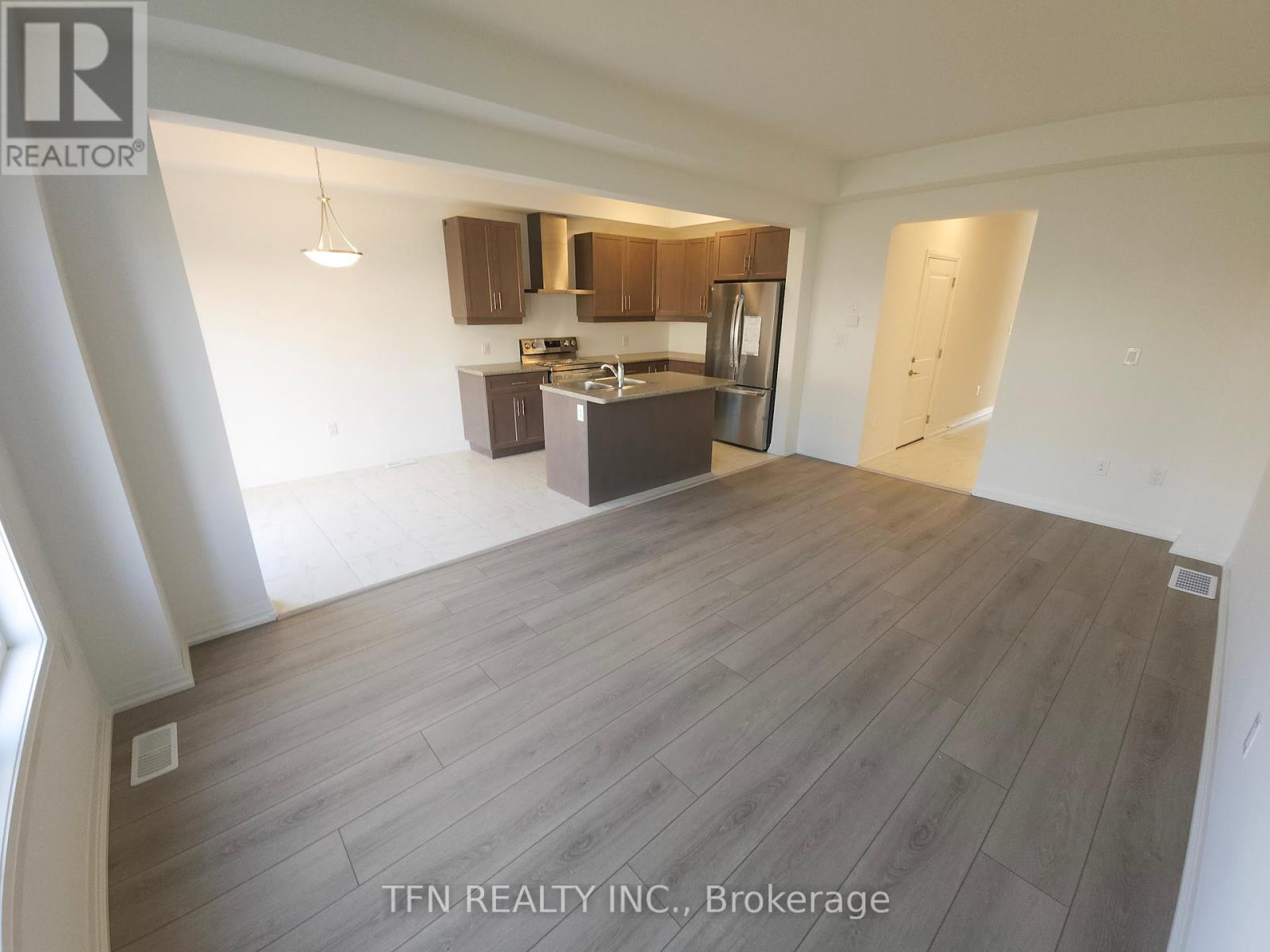 180 Bur Oak Drive, Thorold, Ontario  L2V 0L7 - Photo 8 - X12463264