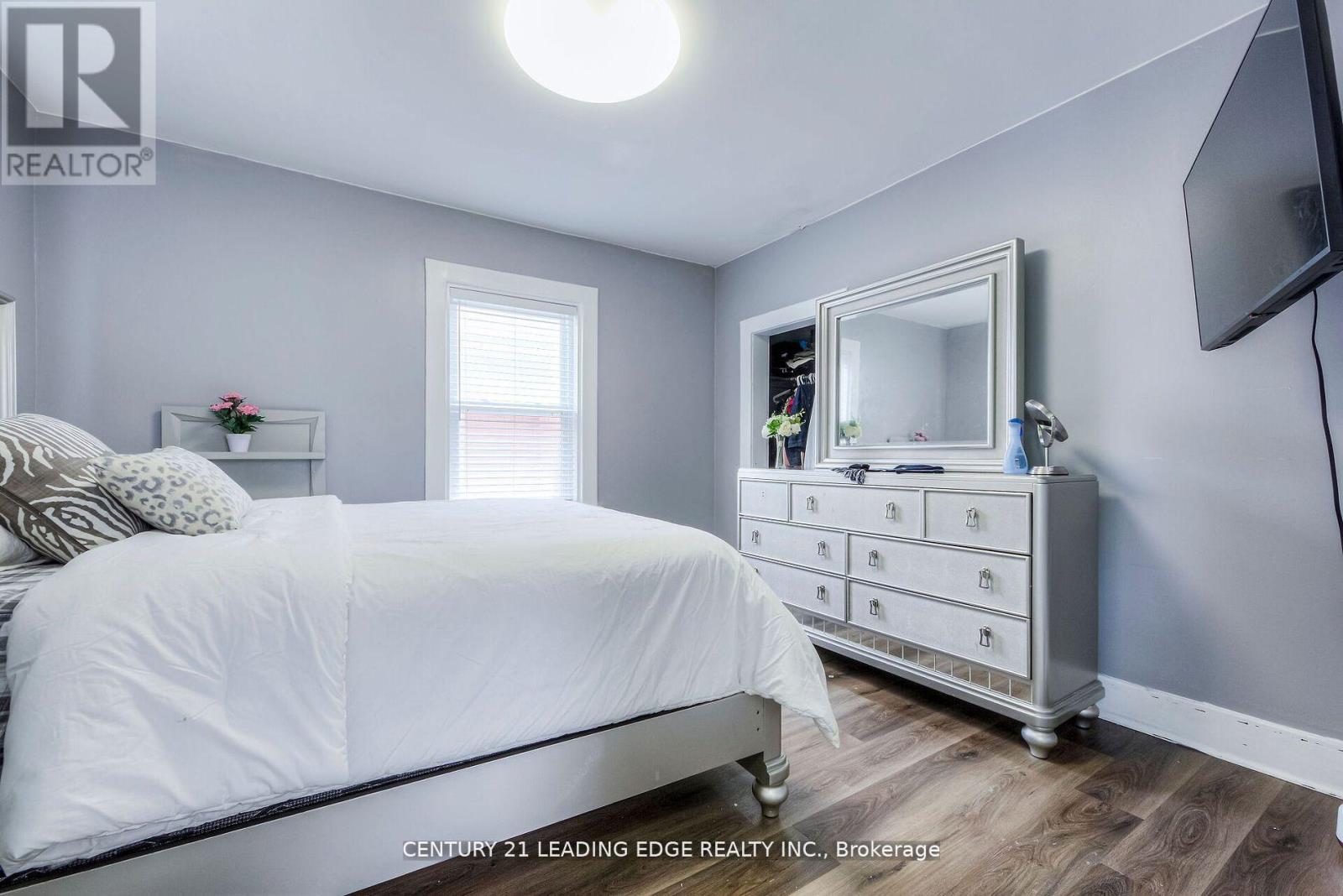 214 Aylmer Street, Peterborough, Ontario  K9J 3K4 - Photo 14 - X12463268