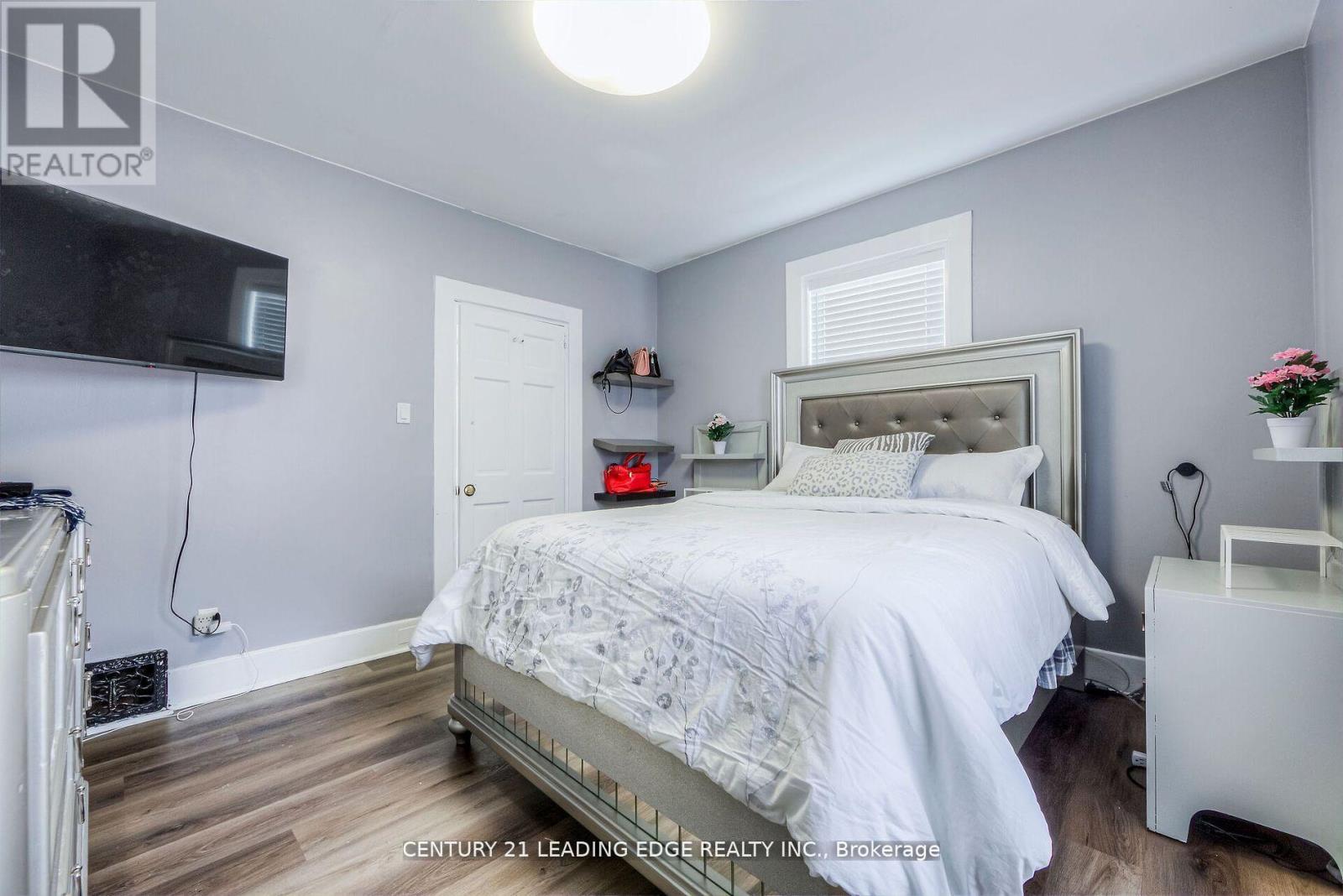 214 Aylmer Street, Peterborough, Ontario  K9J 3K4 - Photo 15 - X12463268