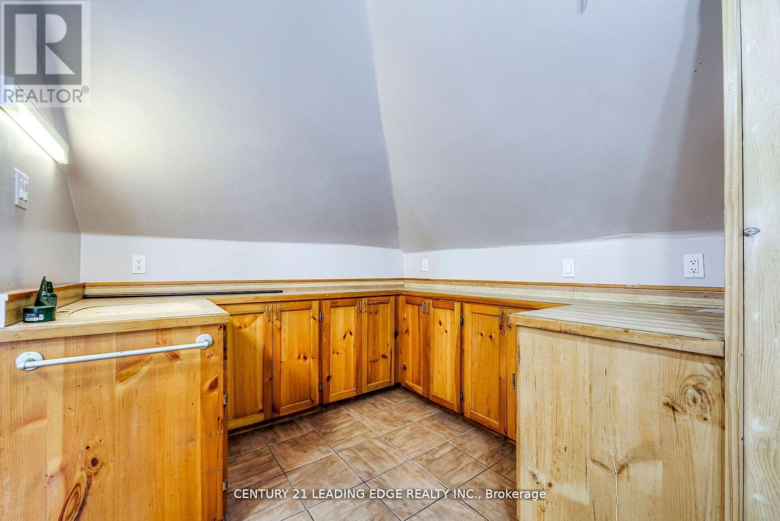 214 Aylmer Street, Peterborough, Ontario  K9J 3K4 - Photo 20 - X12463268