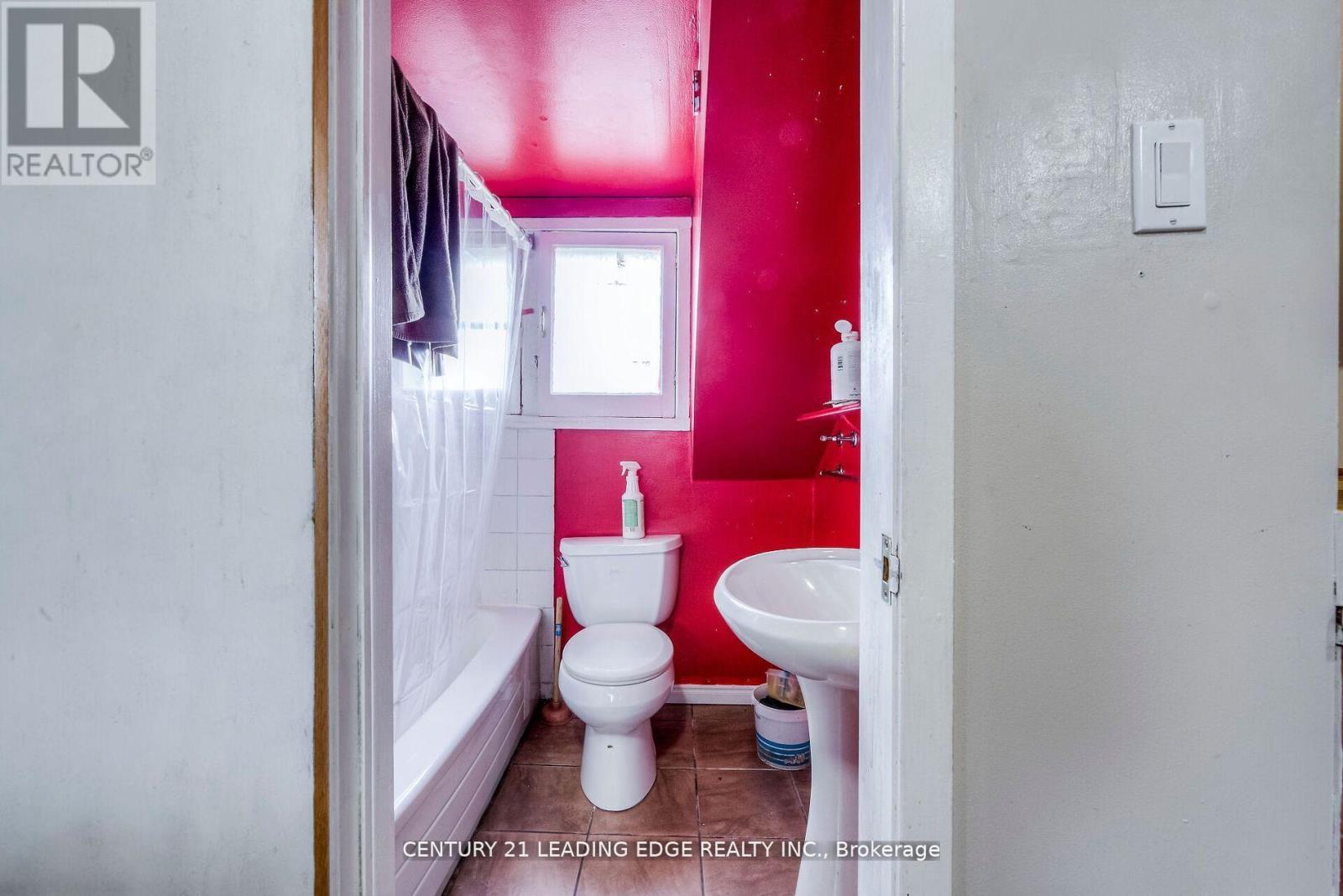 214 Aylmer Street, Peterborough, Ontario  K9J 3K4 - Photo 23 - X12463268