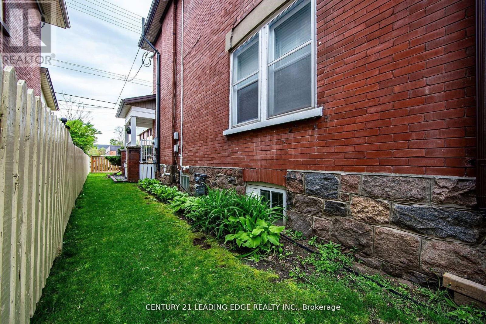 214 Aylmer Street, Peterborough, Ontario  K9J 3K4 - Photo 27 - X12463268