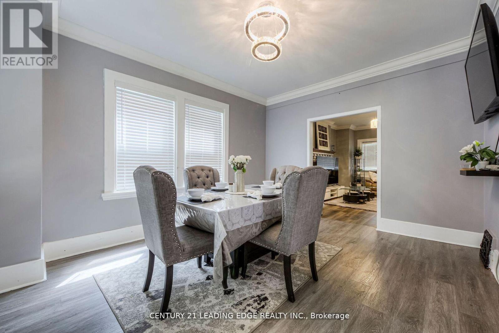 214 Aylmer Street, Peterborough, Ontario  K9J 3K4 - Photo 4 - X12463268