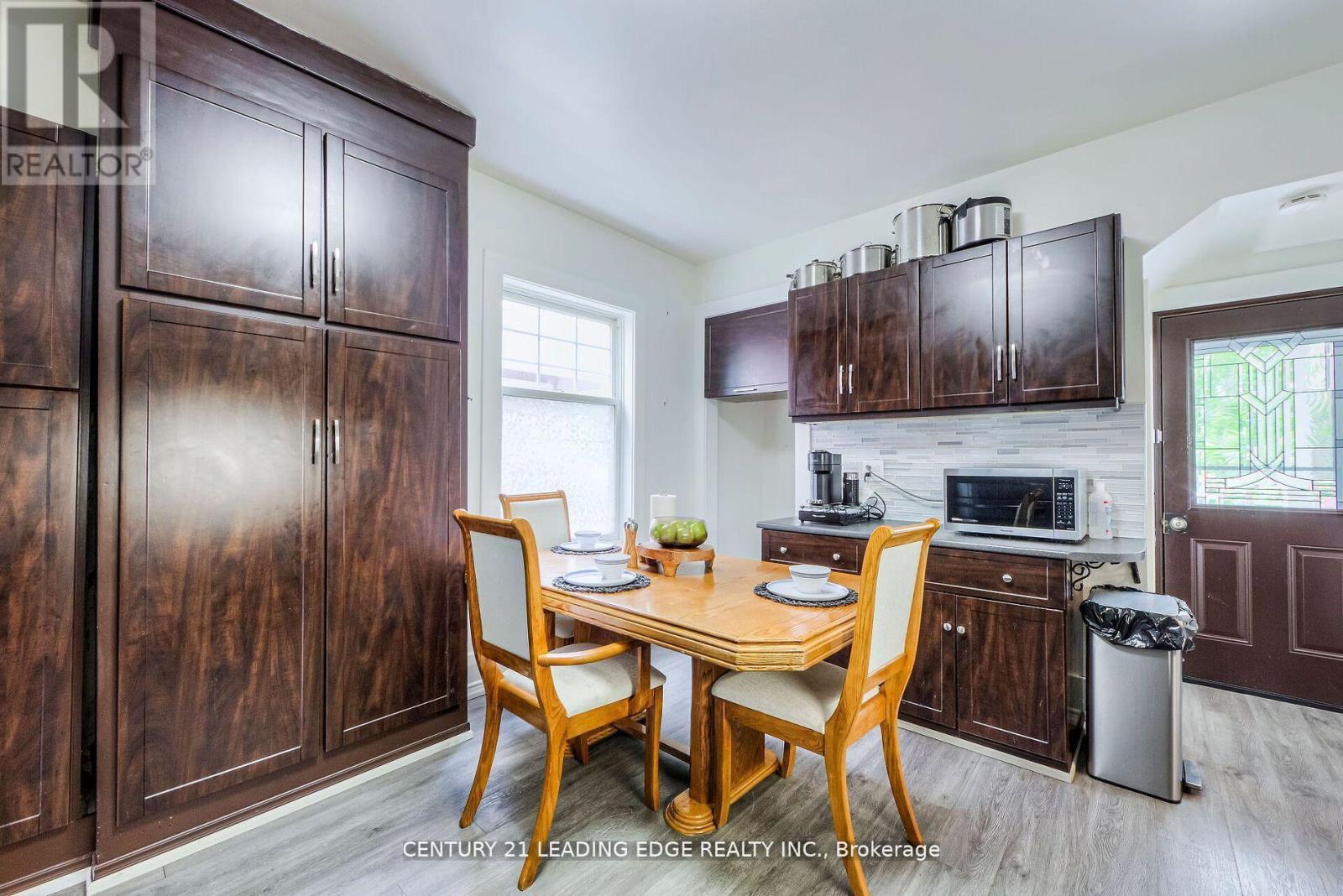 214 Aylmer Street, Peterborough, Ontario  K9J 3K4 - Photo 6 - X12463268