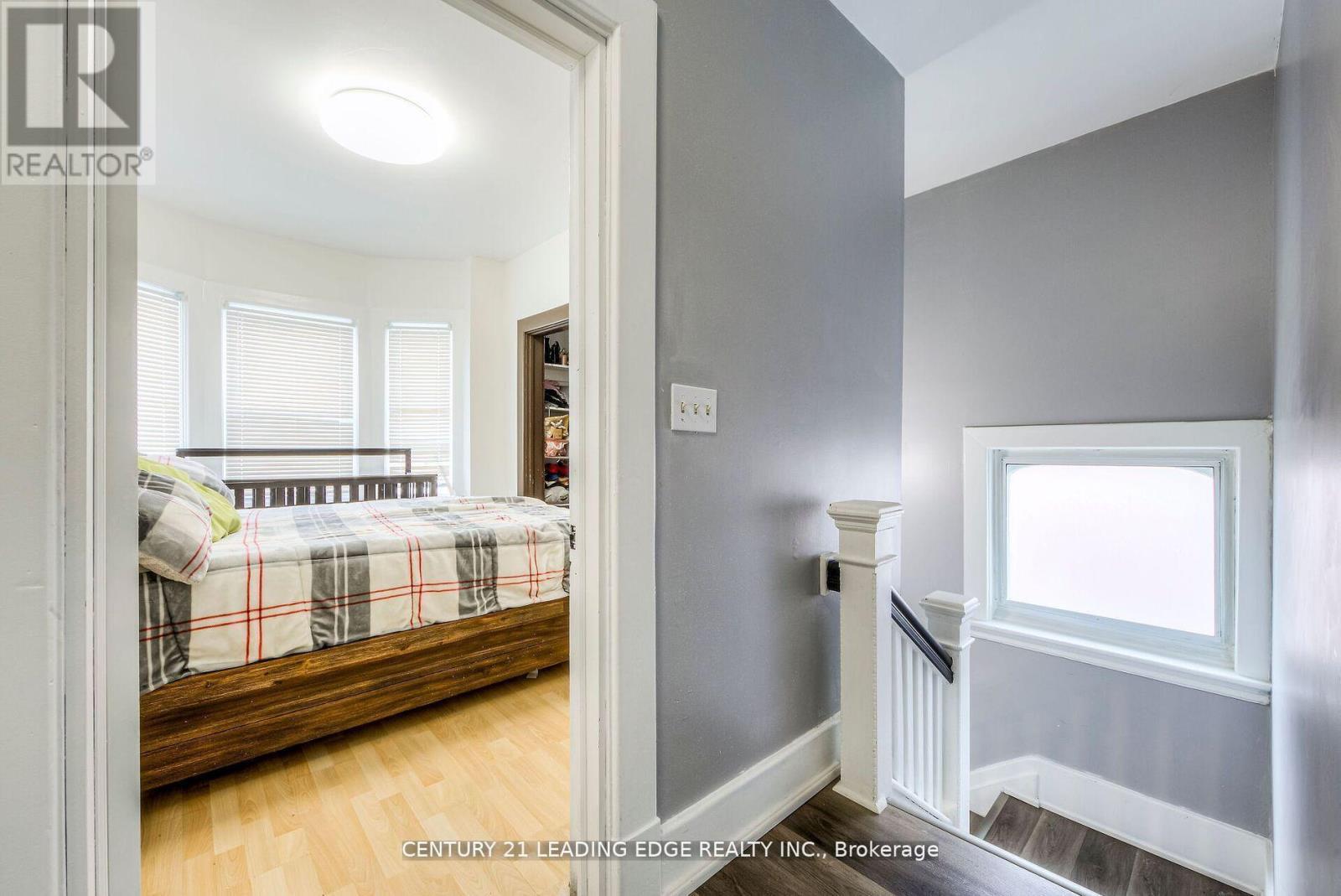 214 Aylmer Street, Peterborough, Ontario  K9J 3K4 - Photo 8 - X12463268