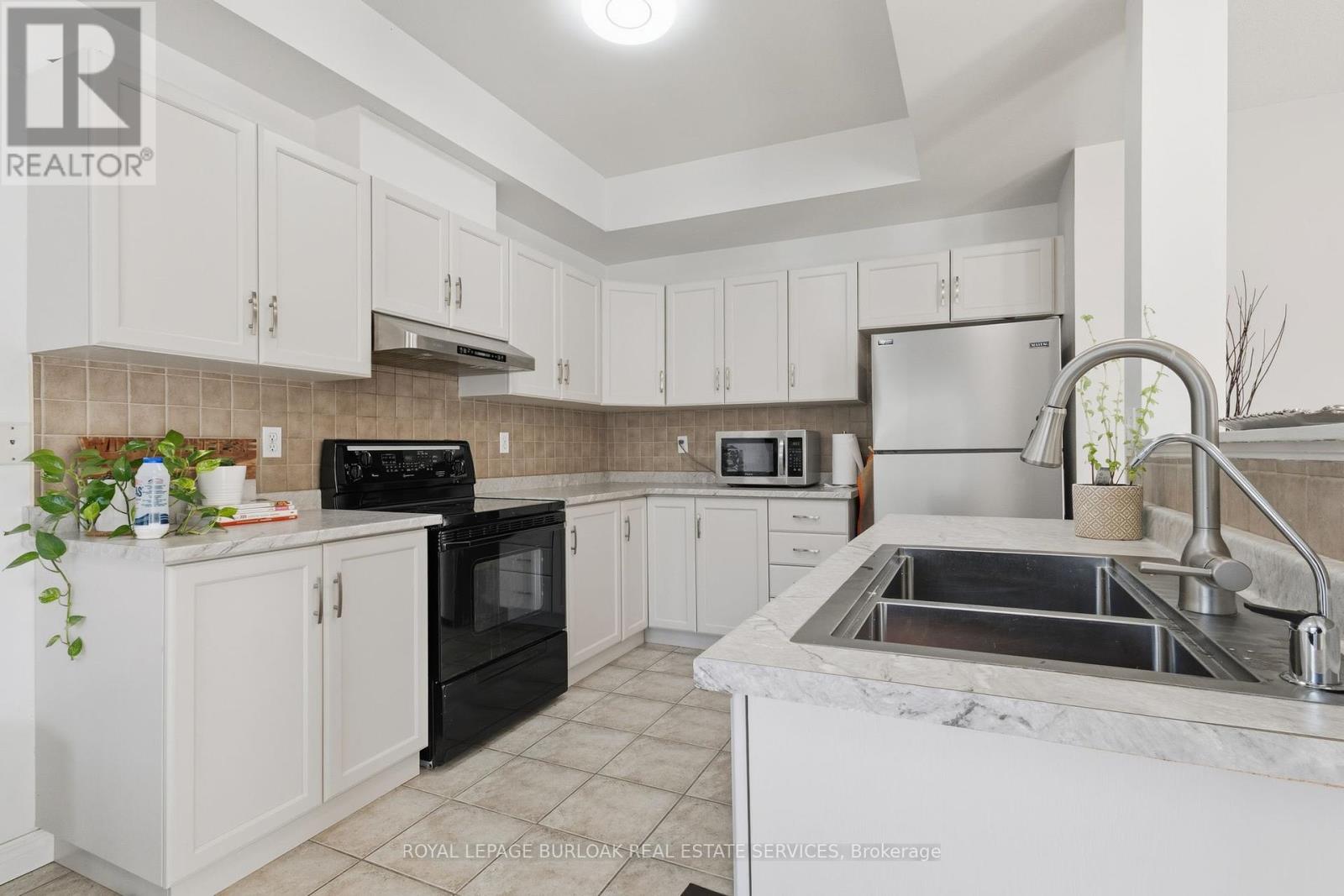 37 - 232 Stonehenge Drive, Hamilton, Ontario  L9K 1R5 - Photo 10 - X12463279