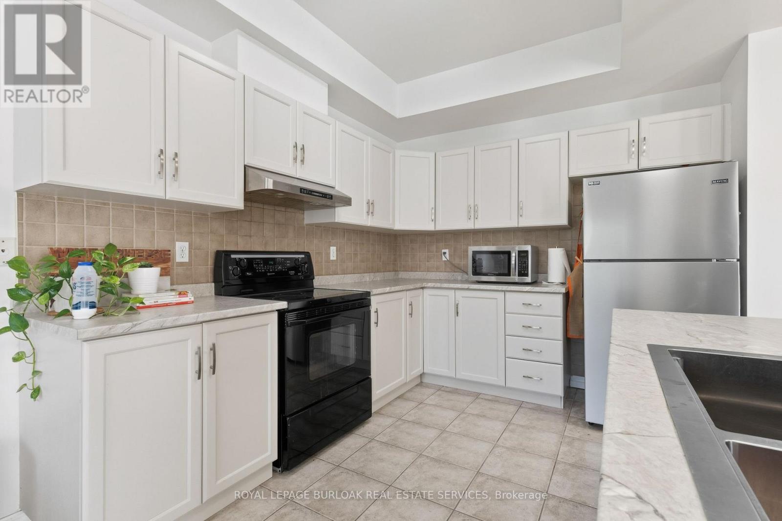 37 - 232 Stonehenge Drive, Hamilton, Ontario  L9K 1R5 - Photo 11 - X12463279