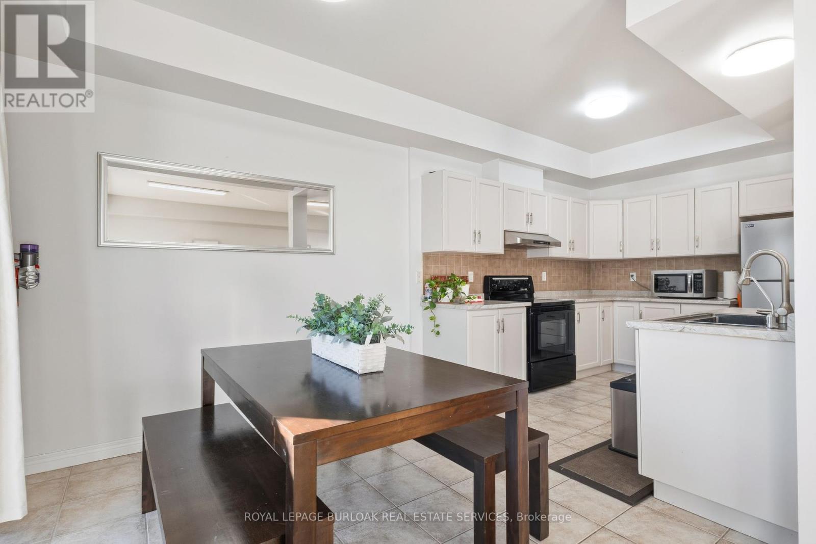 37 - 232 Stonehenge Drive, Hamilton, Ontario  L9K 1R5 - Photo 14 - X12463279