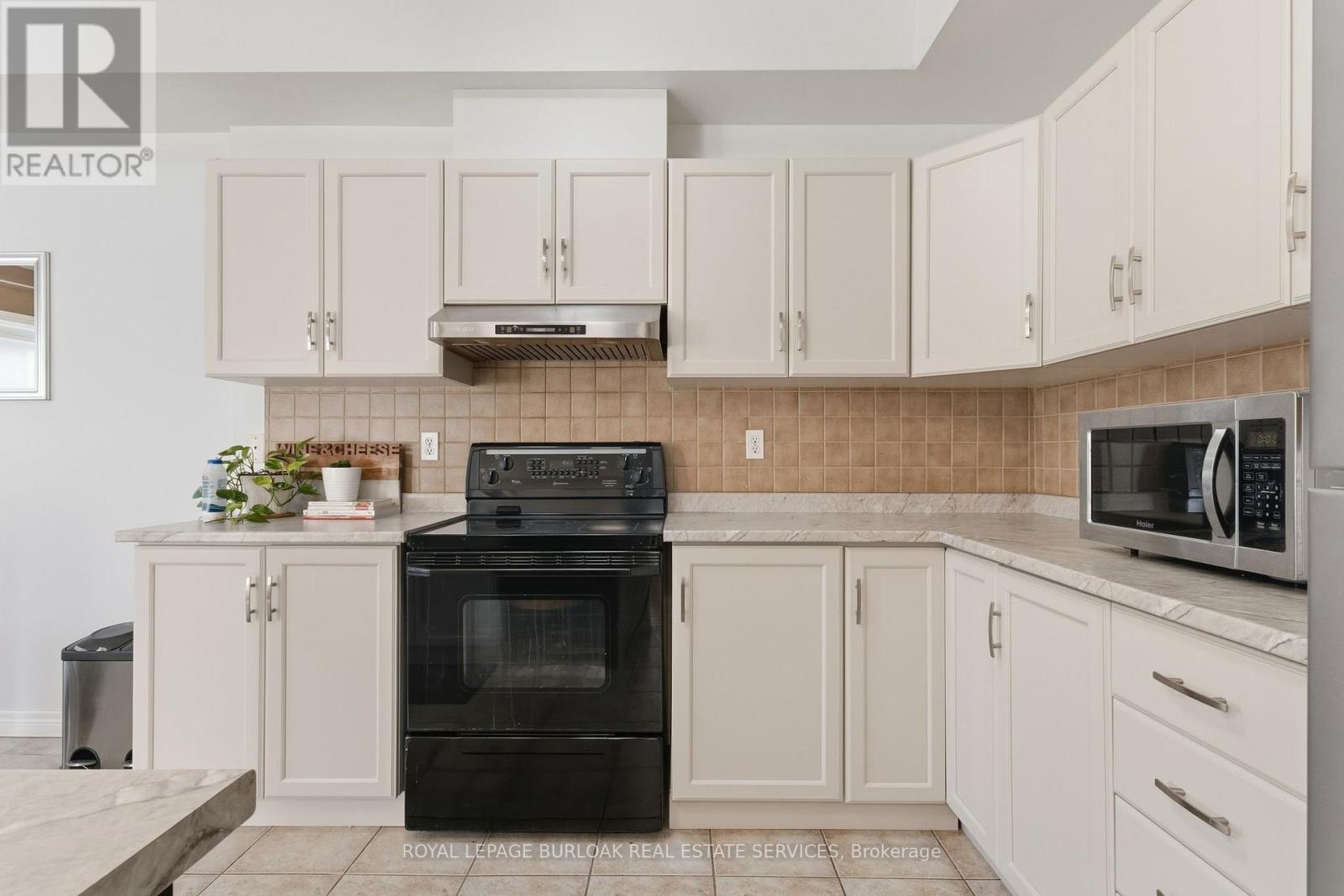 37 - 232 Stonehenge Drive, Hamilton, Ontario  L9K 1R5 - Photo 8 - X12463279