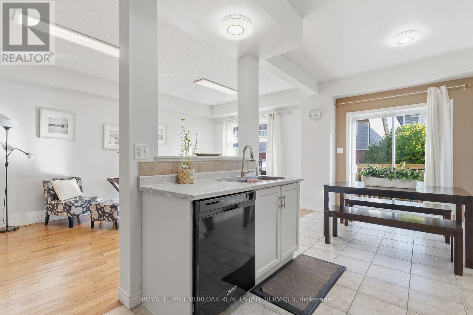 37 - 232 Stonehenge Drive, Hamilton, Ontario  L9K 1R5 - Photo 9 - X12463279