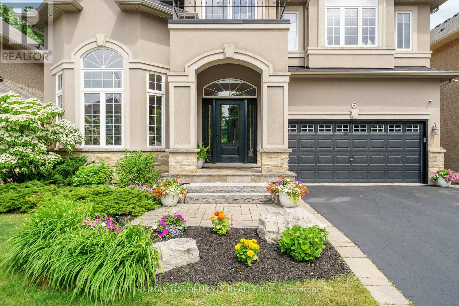 6 Vanderburgh Lane, Grimsby, Ontario  L3M 1P5 - Photo 2 - X12463312