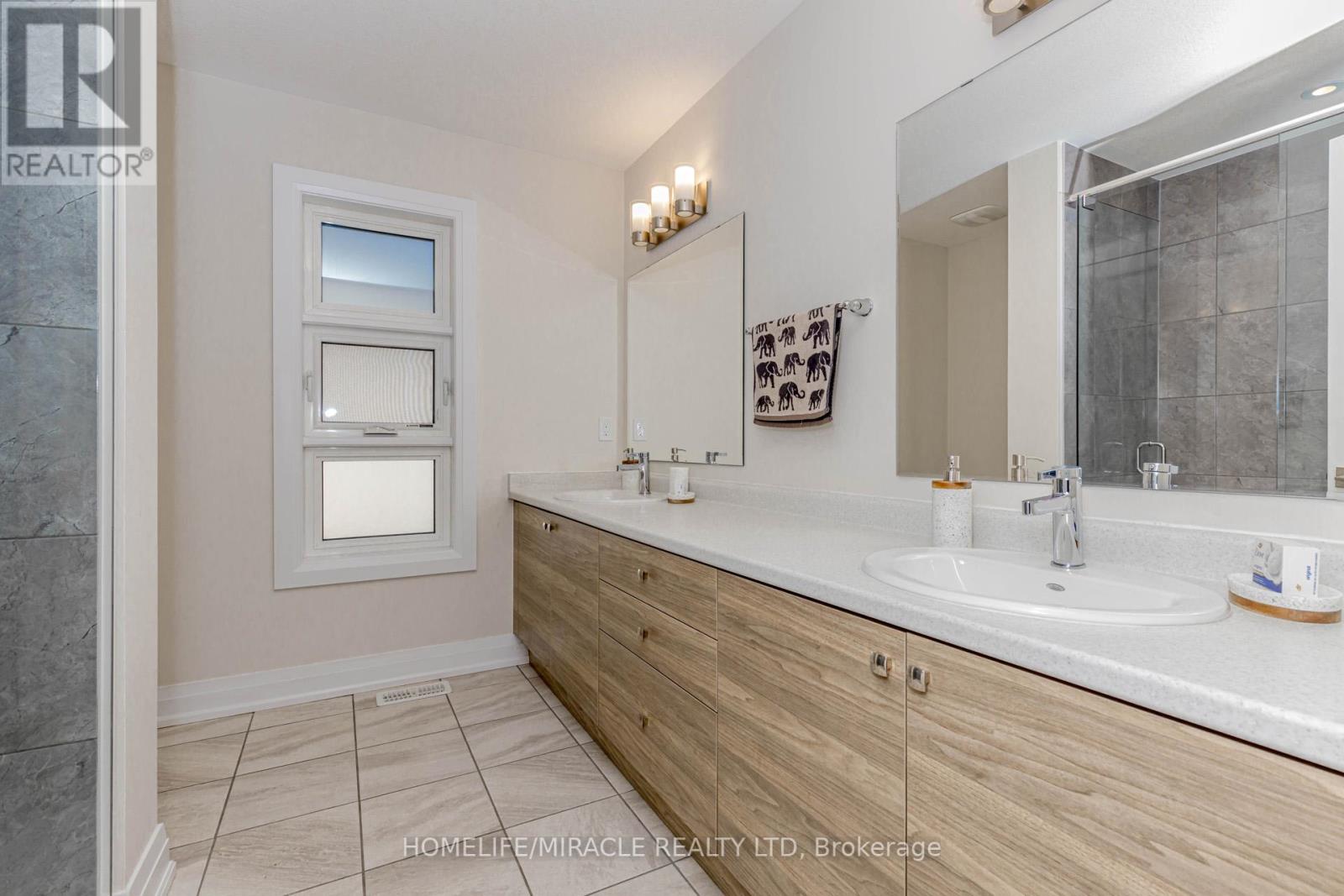 115 Monarch Woods Drive, Kitchener, Ontario  N2P 0K2 - Photo 28 - X12463316