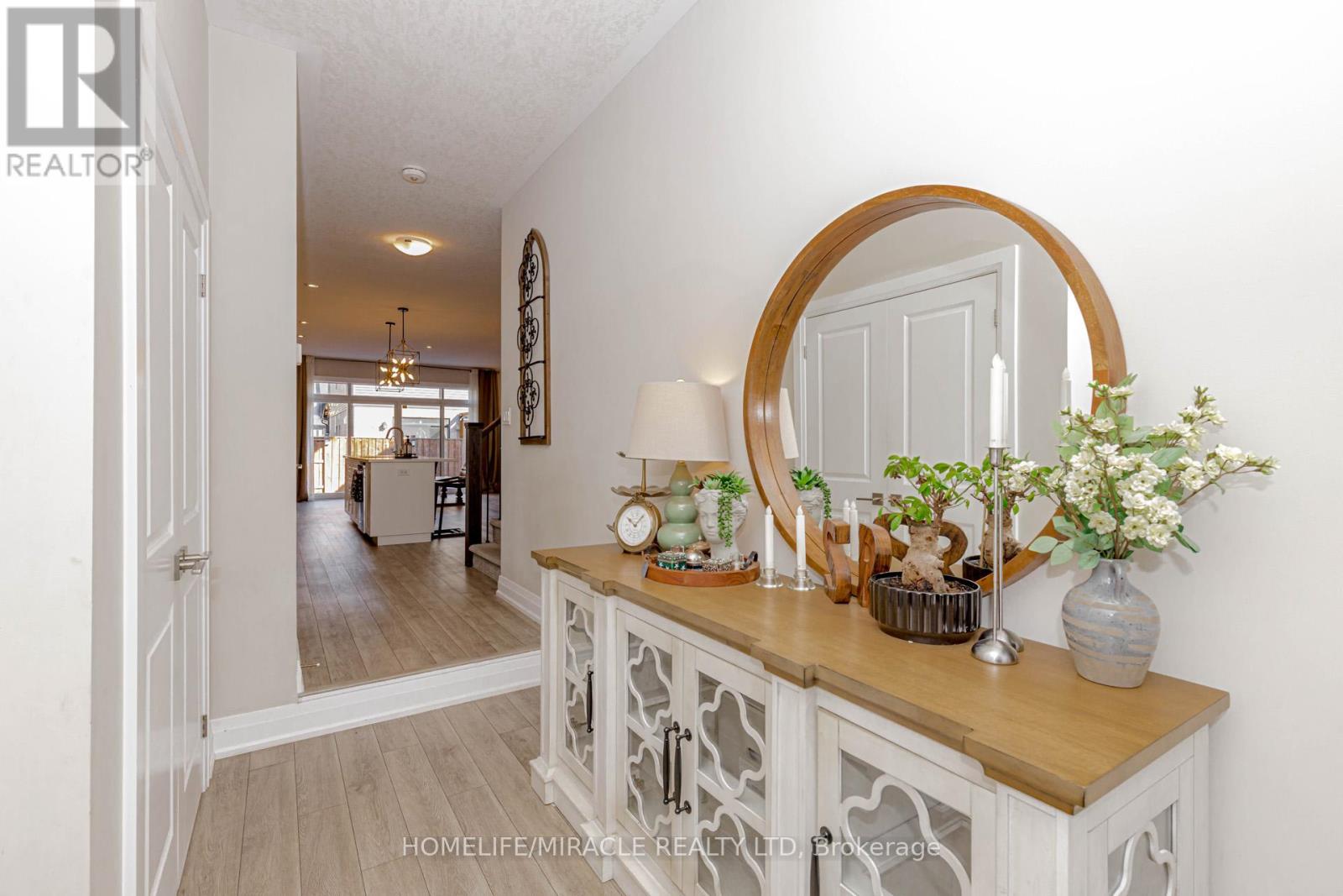 115 Monarch Woods Drive, Kitchener, Ontario  N2P 0K2 - Photo 4 - X12463316