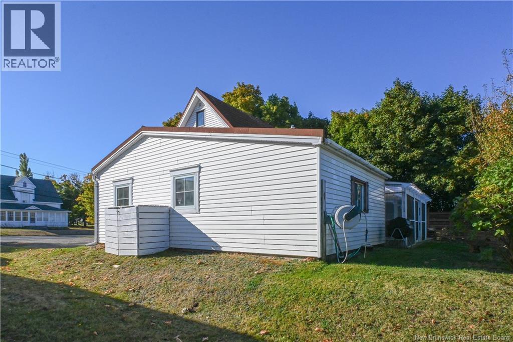 309 Saint-Pierre O Boulevard, Caraquet, New Brunswick  E1W 1A3 - Photo 3 - NB128297