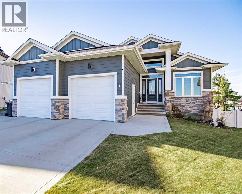 7 Leonard Close, Sylvan Lake, Alberta  T4S 0E7 - Photo 1 - A2264369
