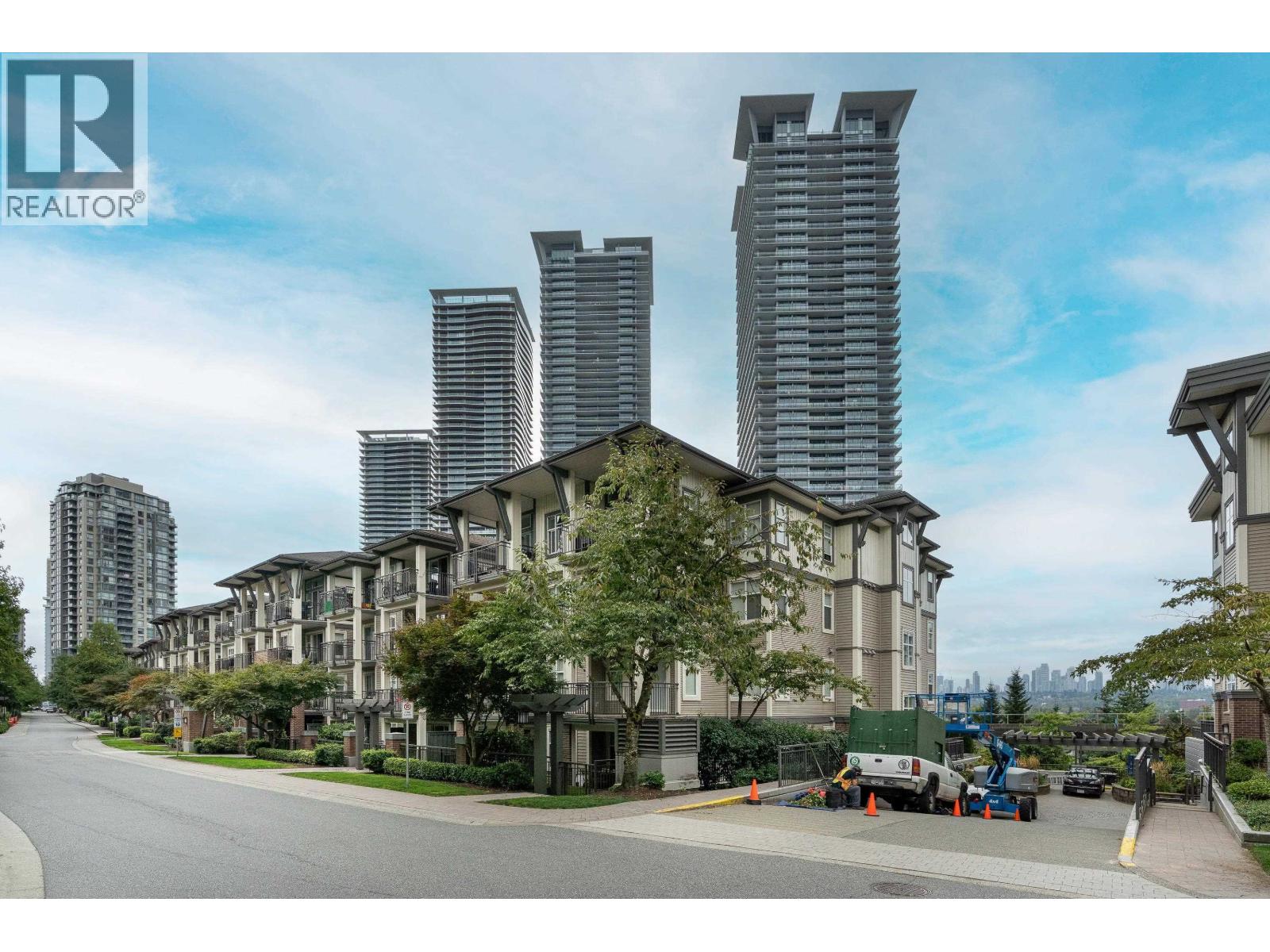 206 4768 Brentwood Drive, Burnaby, British Columbia  V5C 0C7 - Photo 3 - R3047700