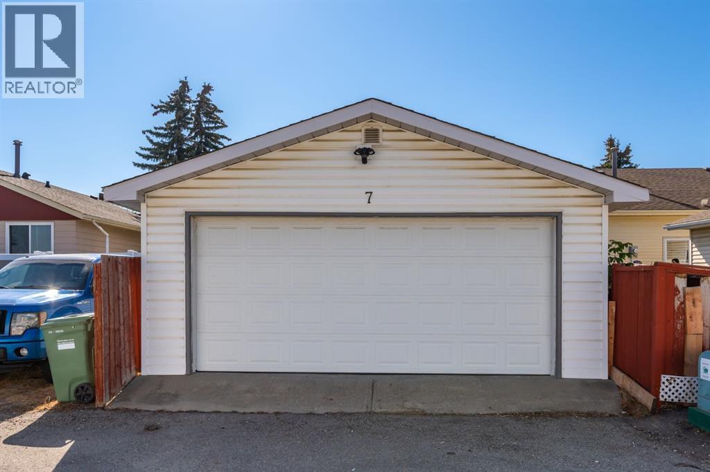 7 Erin Park Bay Se, Calgary, Alberta  T2A 2V4 - Photo 29 - A2258411