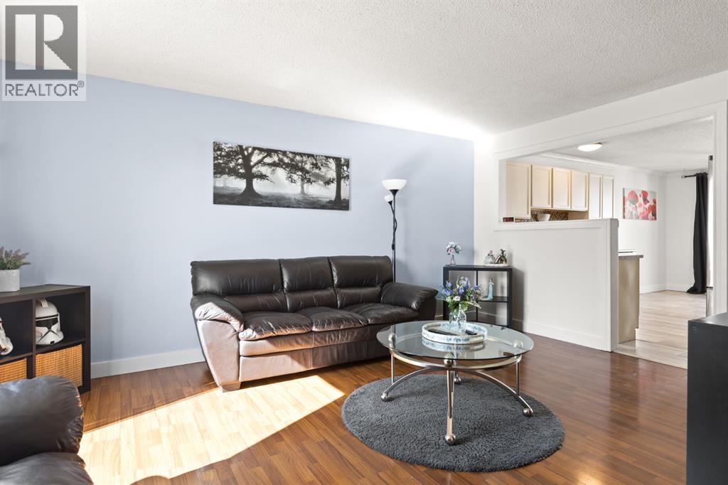 7 Erin Park Bay Se, Calgary, Alberta  T2A 2V4 - Photo 2 - A2258411