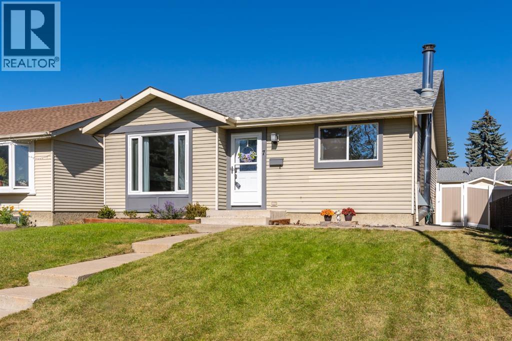 7 Erin Park Bay Se, Calgary, Alberta  T2A 2V4 - Photo 1 - A2258411
