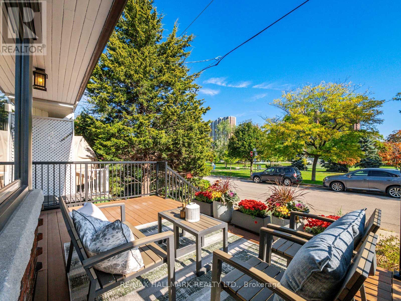 54 Avonlea Boulevard, Toronto, Ontario  M4C 5E5 - Photo 3 - E12463392