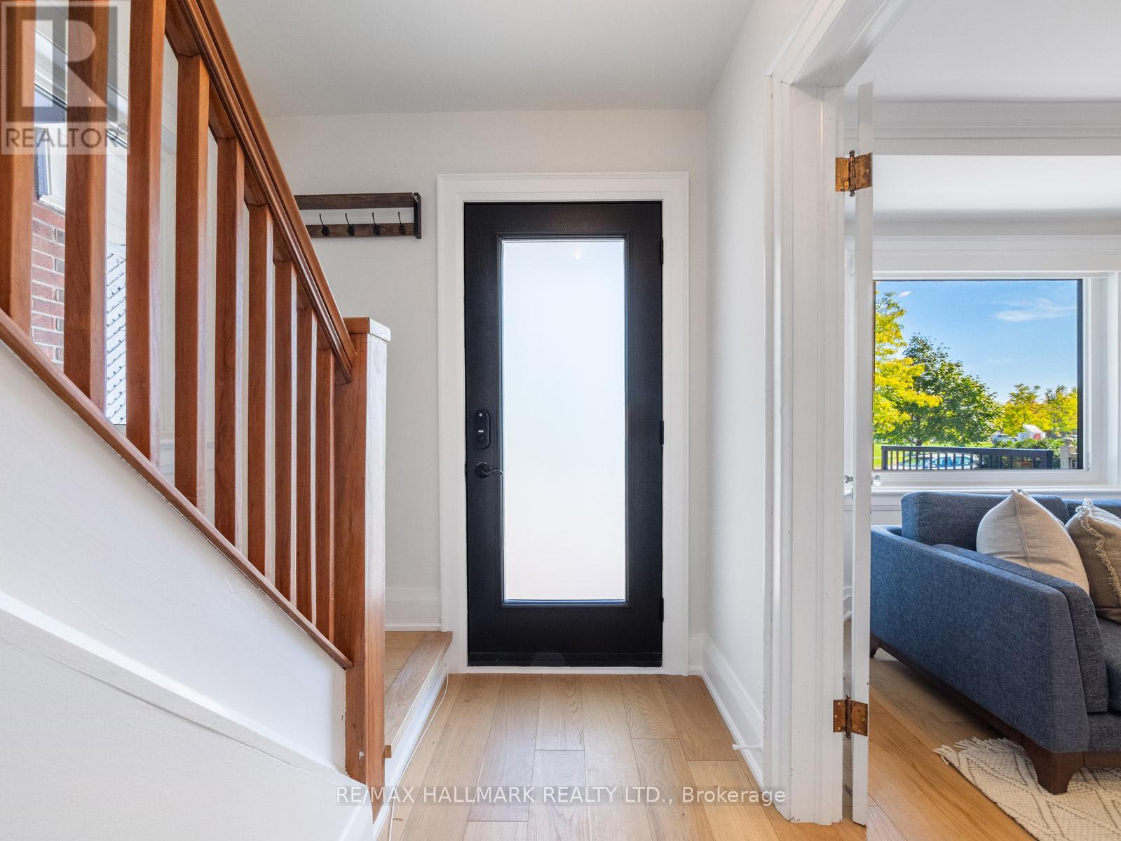 54 Avonlea Boulevard, Toronto, Ontario  M4C 5E5 - Photo 4 - E12463392