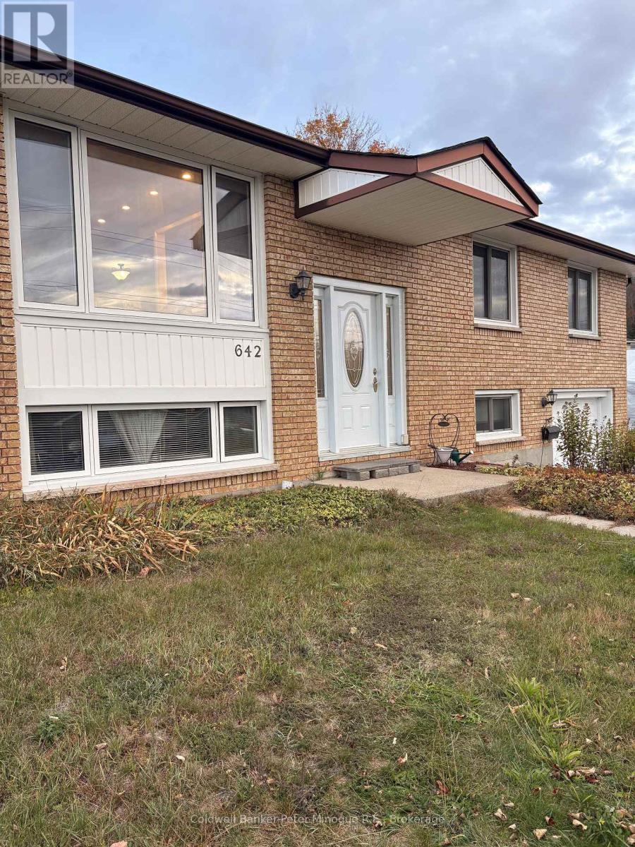 642 Ski Club Road E, North Bay, Ontario  P1B 7R4 - Photo 2 - X12463445