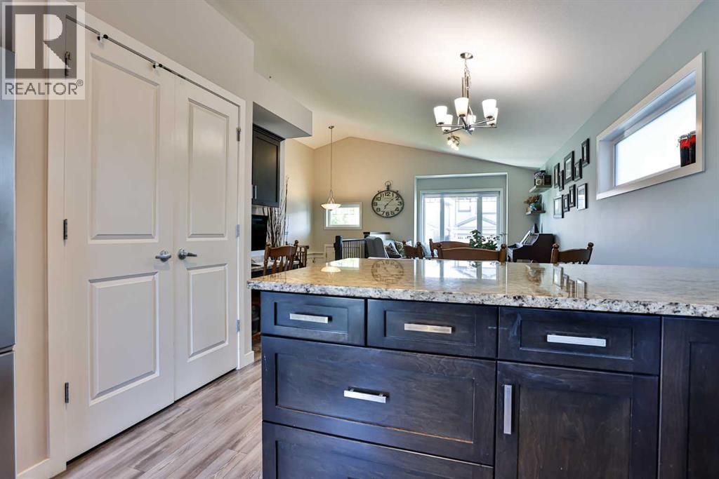 381 Moonlight Way West  W, Lethbridge, Alberta  T1J 5K1 - Photo 11 - A2261179