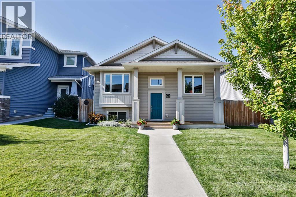 381 Moonlight Way West  W, Lethbridge, Alberta  T1J 5K1 - Photo 1 - A2261179