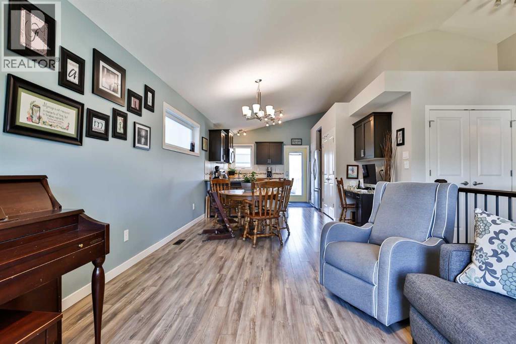 381 Moonlight Way West  W, Lethbridge, Alberta  T1J 5K1 - Photo 5 - A2261179